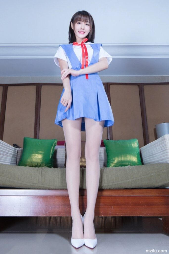 台湾妹子好甜美，一双大白腿让人移不开眼！-美美图社