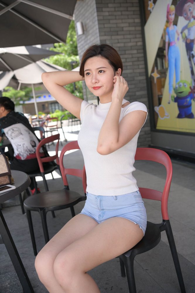 短发牛仔的漂亮女生【2.4G】-美美图社