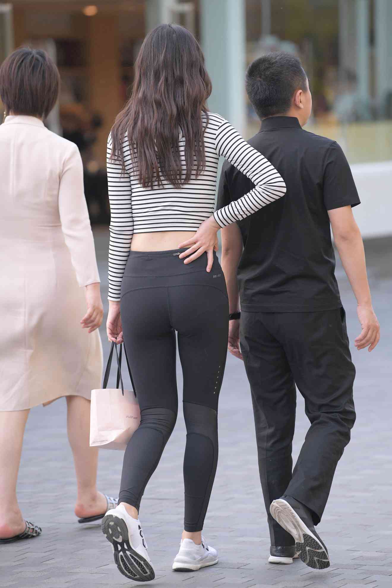 图片[3]-【免费】逛街的瑜伽裤女人【23P】04033-美美图社