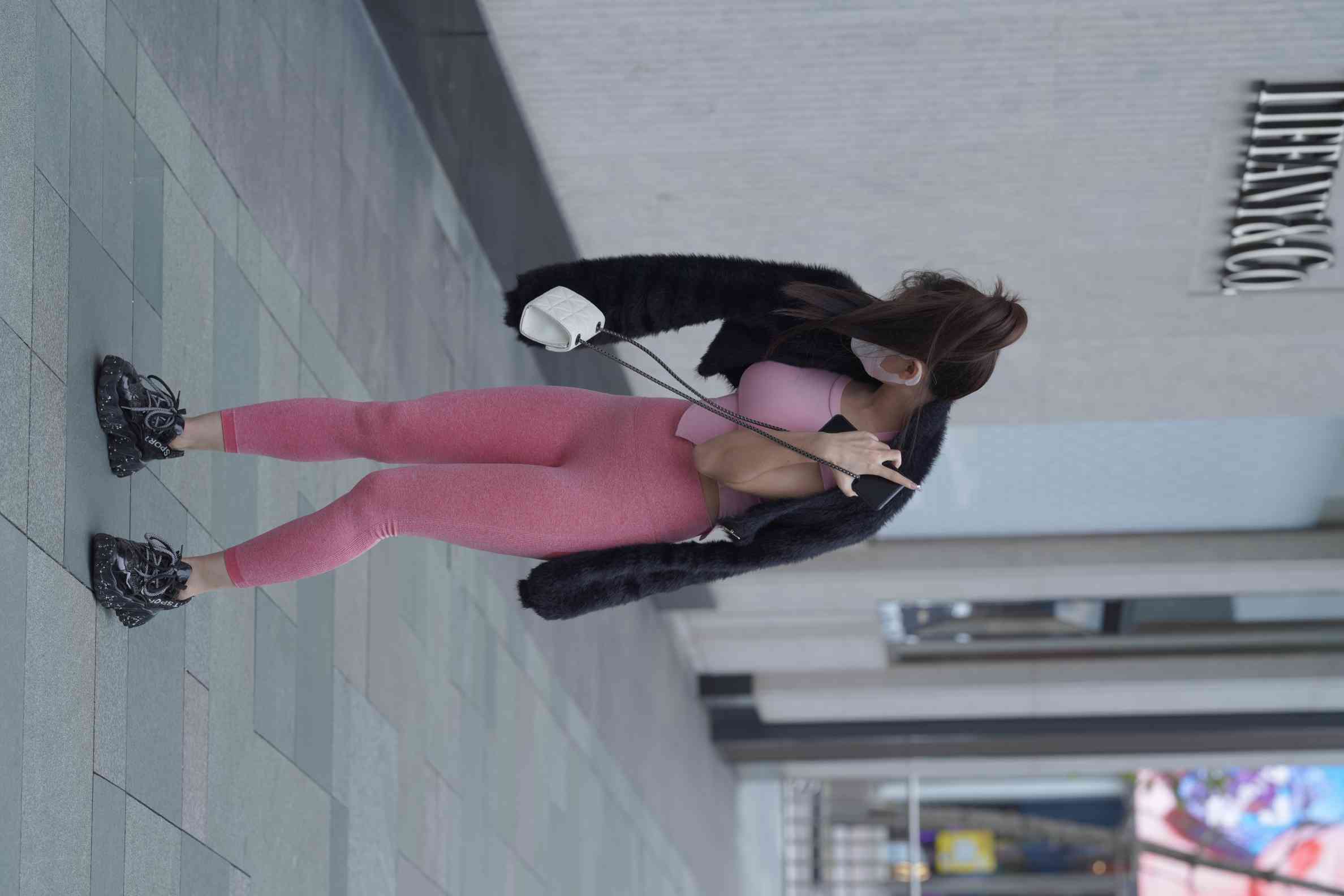 图片[3]-粉红色瑜伽裤的眼镜妹妹【93P】04019-美美图社