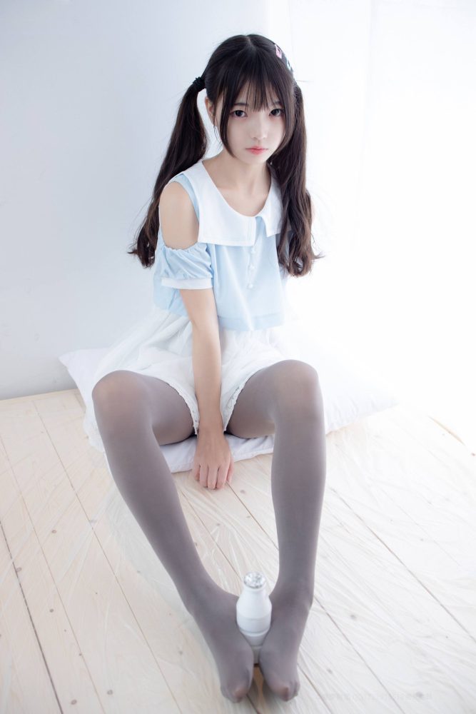 超级甜美的灰丝小姑娘【86P】20005-美美图社