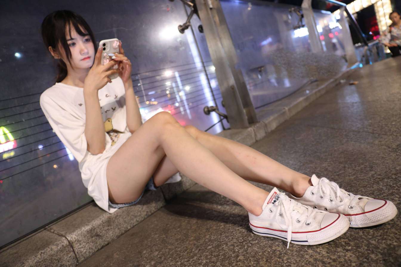 图片[3]-KTV里唱歌的长腿帆布鞋女孩【102P】20015-美美图社