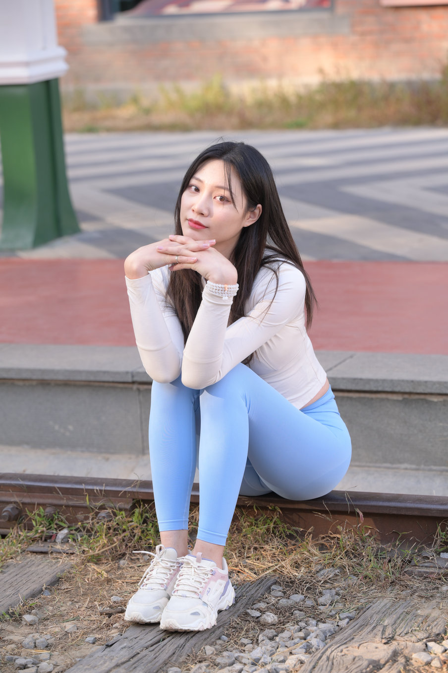 图片[2]-在路边休息的瑜伽裤女孩 J3435 558P-10.8GB-美美图社
