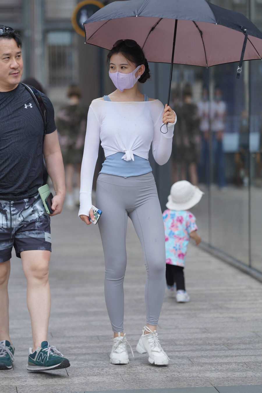 图片[1]-街拍逛街的瑜伽裤小女人  J2874 36P-469MB-美美图社