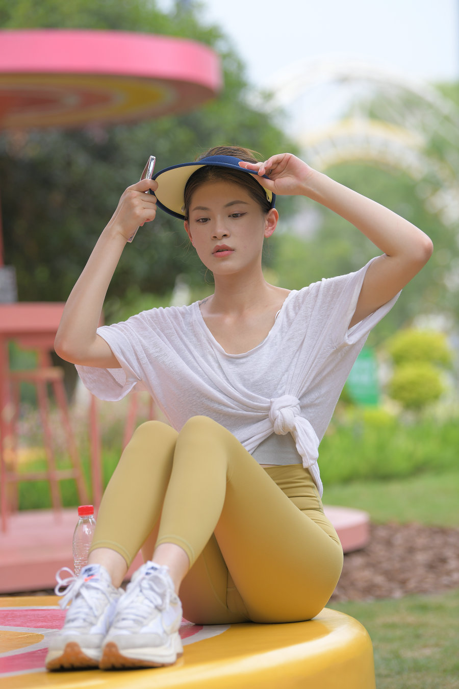 图片[1]-戴着遮阳帽的瑜伽裤女孩J2965 796P1V-27.1GB-美美图社