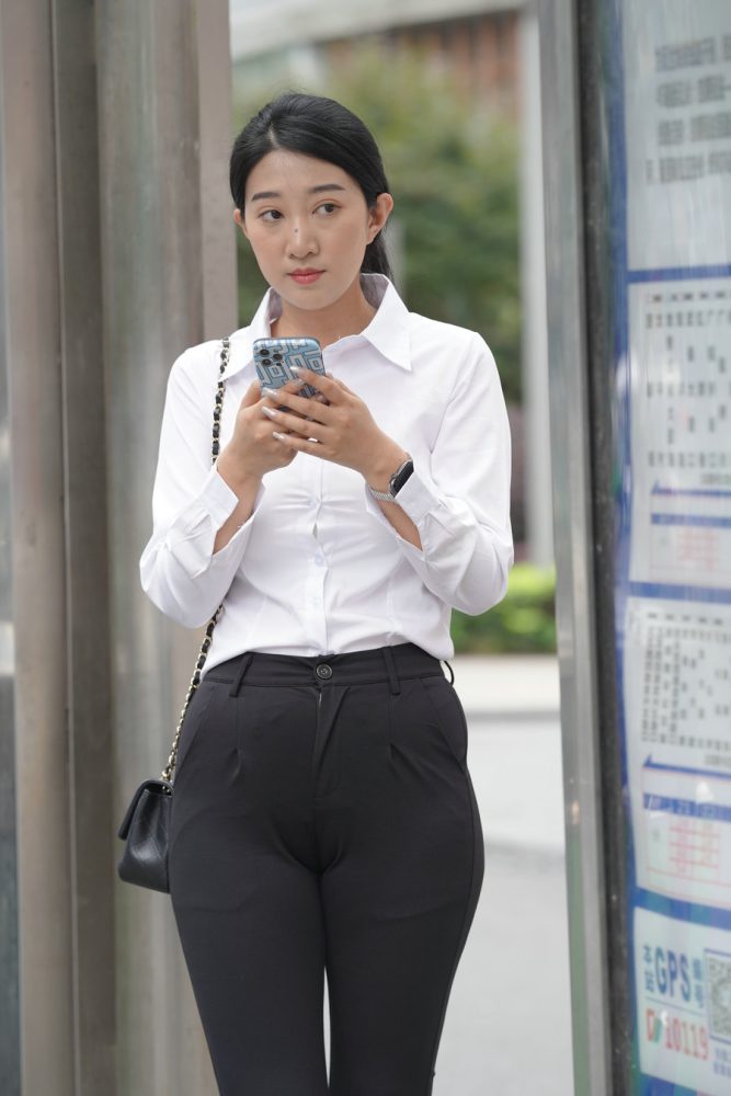 图片[3]-等公交的制服女人J2130 976P2V-29.5GB-美美图社