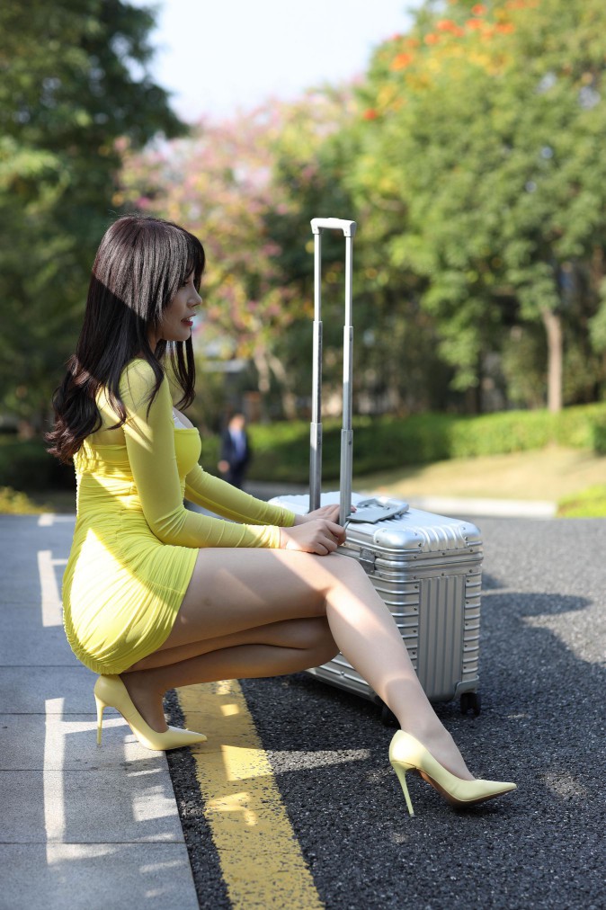 图片[5]-穿紧身裙的美丽姑娘要出去旅行了【419P】00046-美美图社