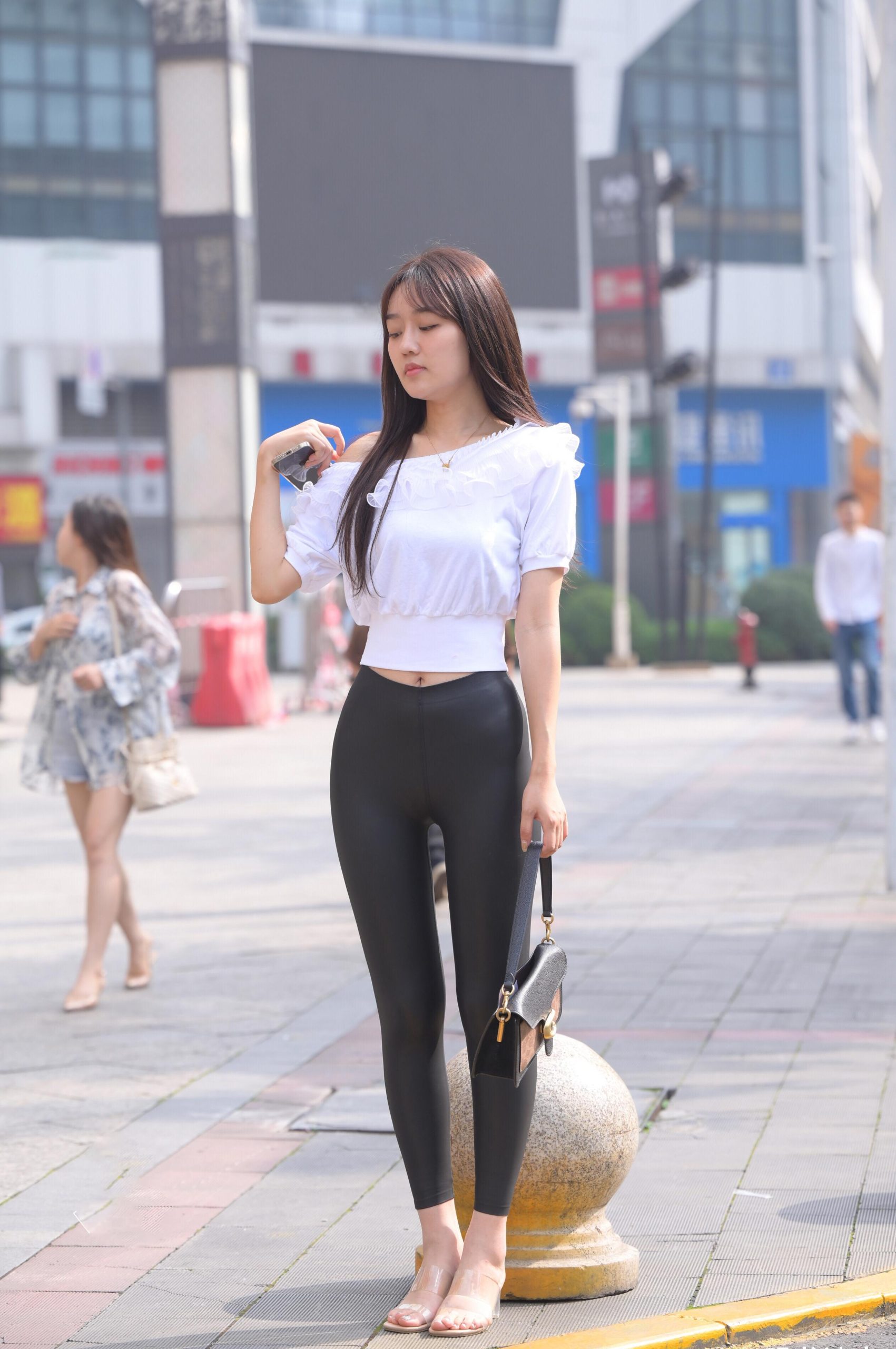 图片[4]-笑容非常甜美且治愈的皮裤女孩 J1945 751P1V-22.1GB-美美图社
