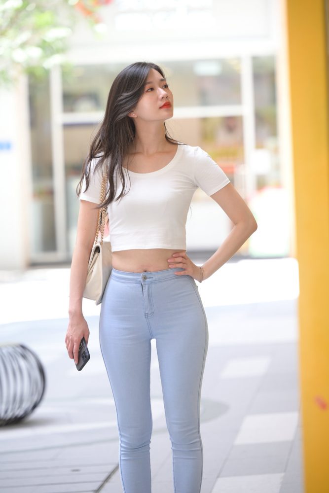 图片[2]-正在逛街的紧身牛仔裤女孩J1815 1112P1V-30.2GB-美美图社