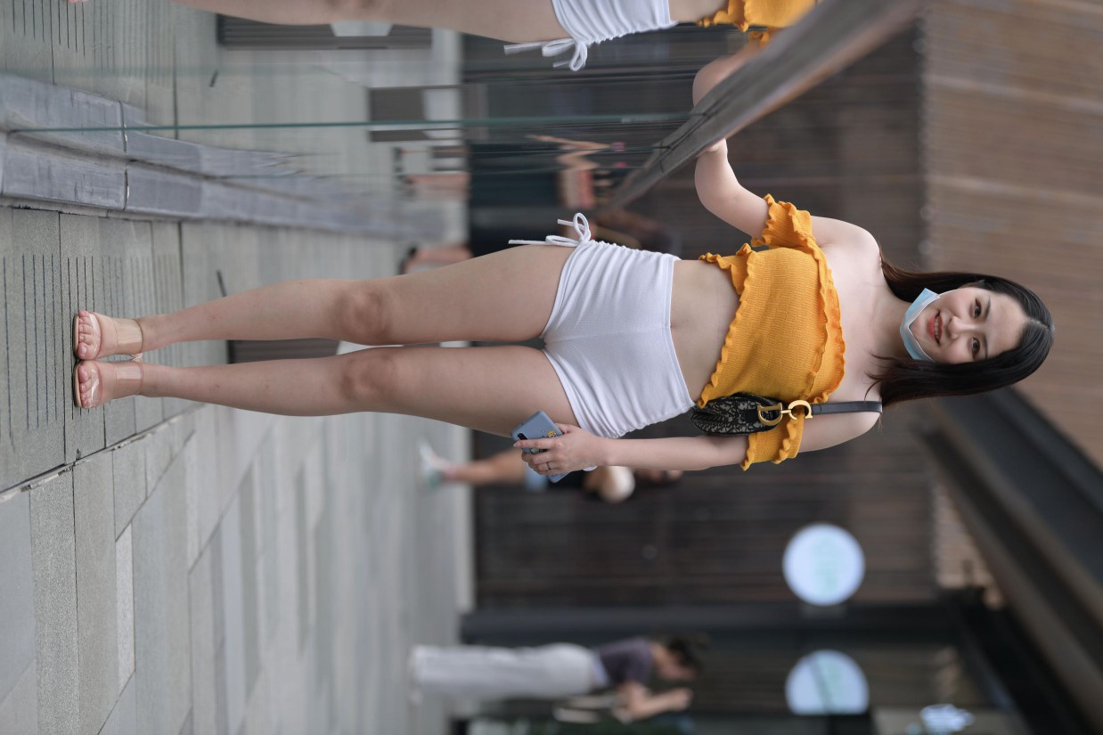 图片[2]-高腰白色短裤的漂亮女孩【767P】00065-美美图社