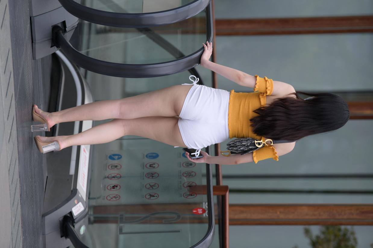 图片[3]-高腰白色短裤的漂亮女孩【767P】00065-美美图社