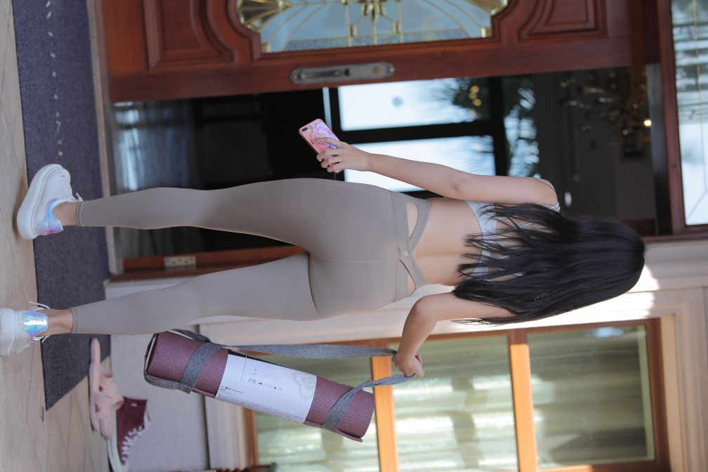 图片[5]-灰色瑜伽裤温柔的女孩【369P】00058-美美图社