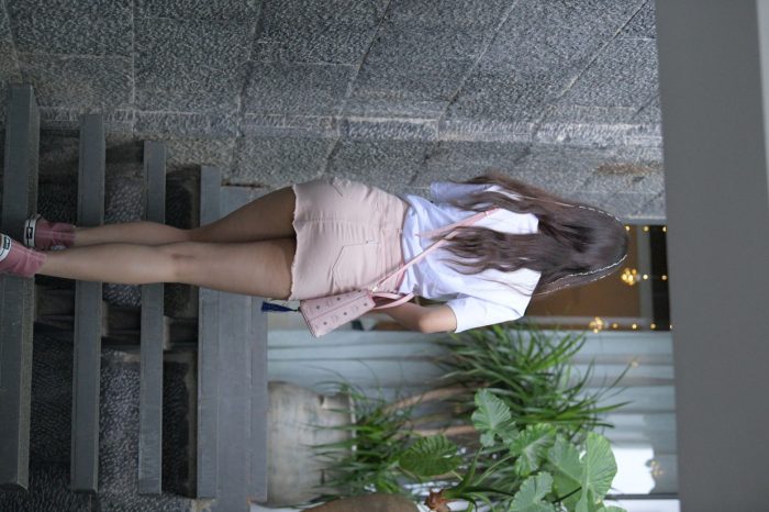 非常清纯甜美的短裙姑娘在逛街【458P】00052-美美图社