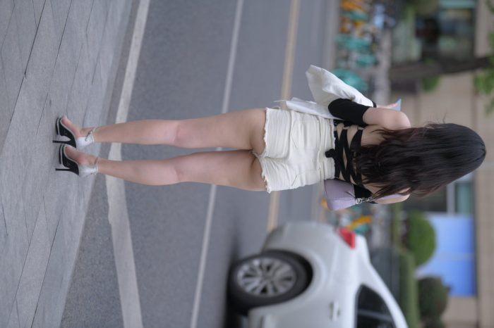 长发飘飘的白色热裤美丽女孩【49P】00029-美美图社
