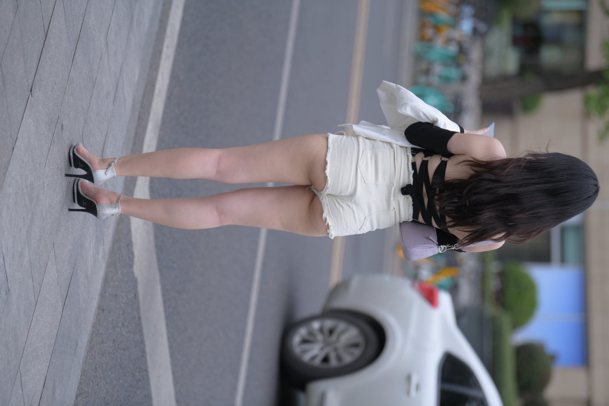图片[2]-长发飘飘的白色热裤美丽女孩【49P】00029-美美图社