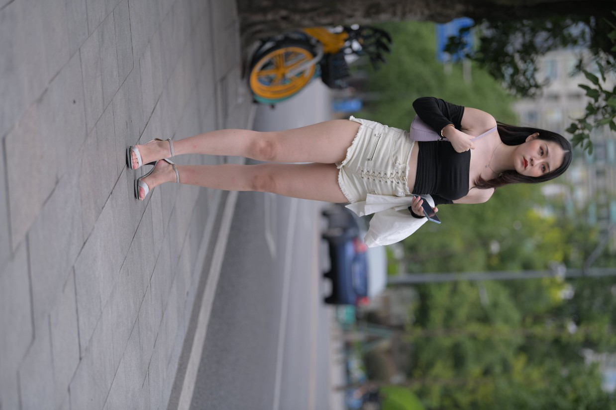 图片[4]-长发飘飘的白色热裤美丽女孩【49P】00029-美美图社