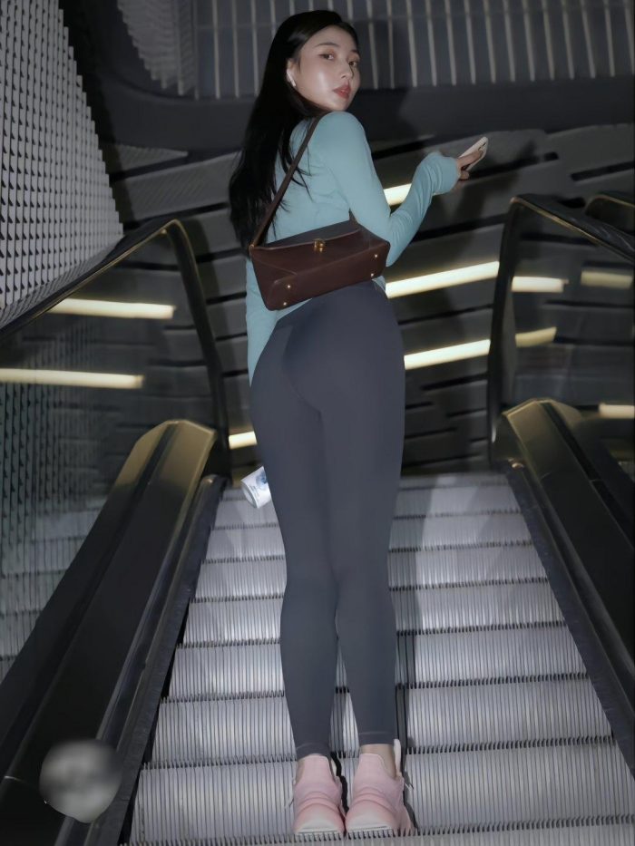 晚上逛商场的瑜伽裤漂亮女孩J2244 225P2V-15.1GB-美美图社