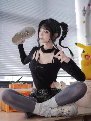 图片[10]-牛仔热裤+灰丝姑娘玩自拍-美美图社