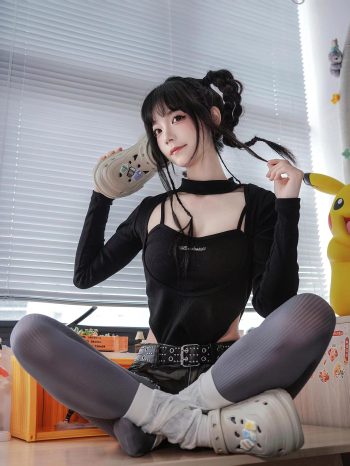 图片[5]-牛仔热裤+灰丝姑娘玩自拍-美美图社