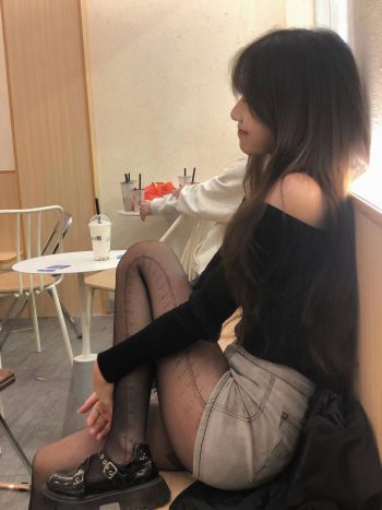 图片[6]-牛仔短裤+黑丝，太好看了吧-美美图社