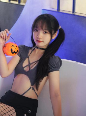 图片[5]-网格丝袜的清纯双马尾小姑娘-美美图社