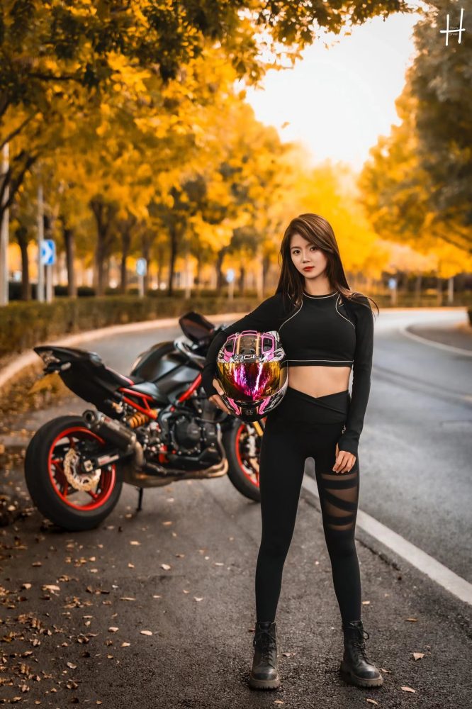 骑摩托车的瑜伽裤美女身材太好了！-美美图社