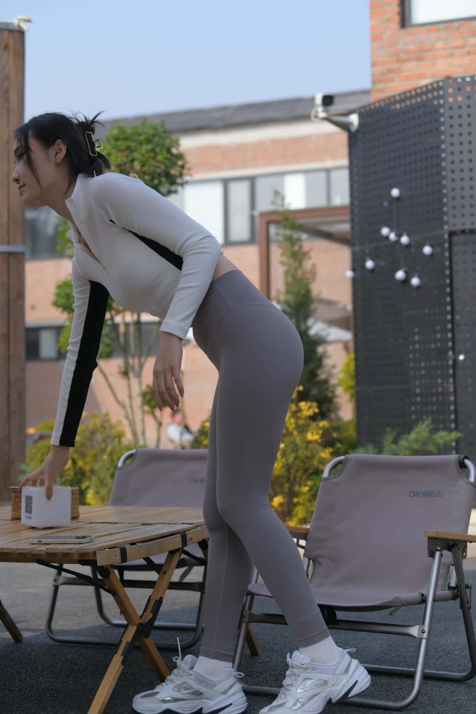 又飒又美的紫色瑜伽裤姑娘【701P】J8165-美美图社