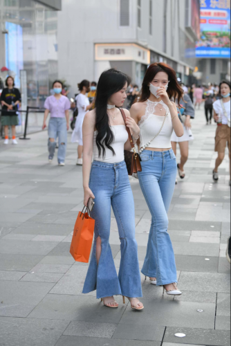 图片[1]-身材绝佳的时尚姐妹花【160P】J4470